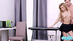 Escena#4 para video: Russian teacher Sonya Sweet indulges in pussy lick...